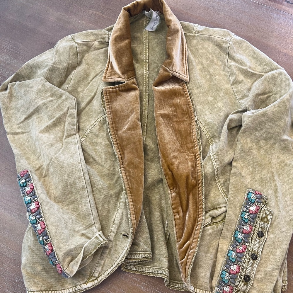 Vintage-Inspired Velvet Olive Green Jacket